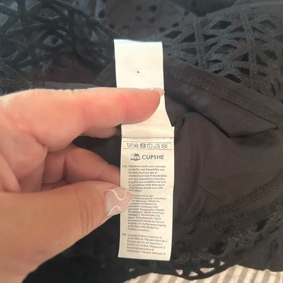 Cupshe paper bag waist shorts, never worn, large - Picture 7 of 7